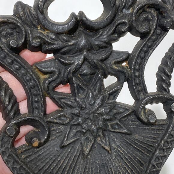 Black cast iron trivet ornate hearts motif primitive hearth country farmhouse - Picture 3 of 7